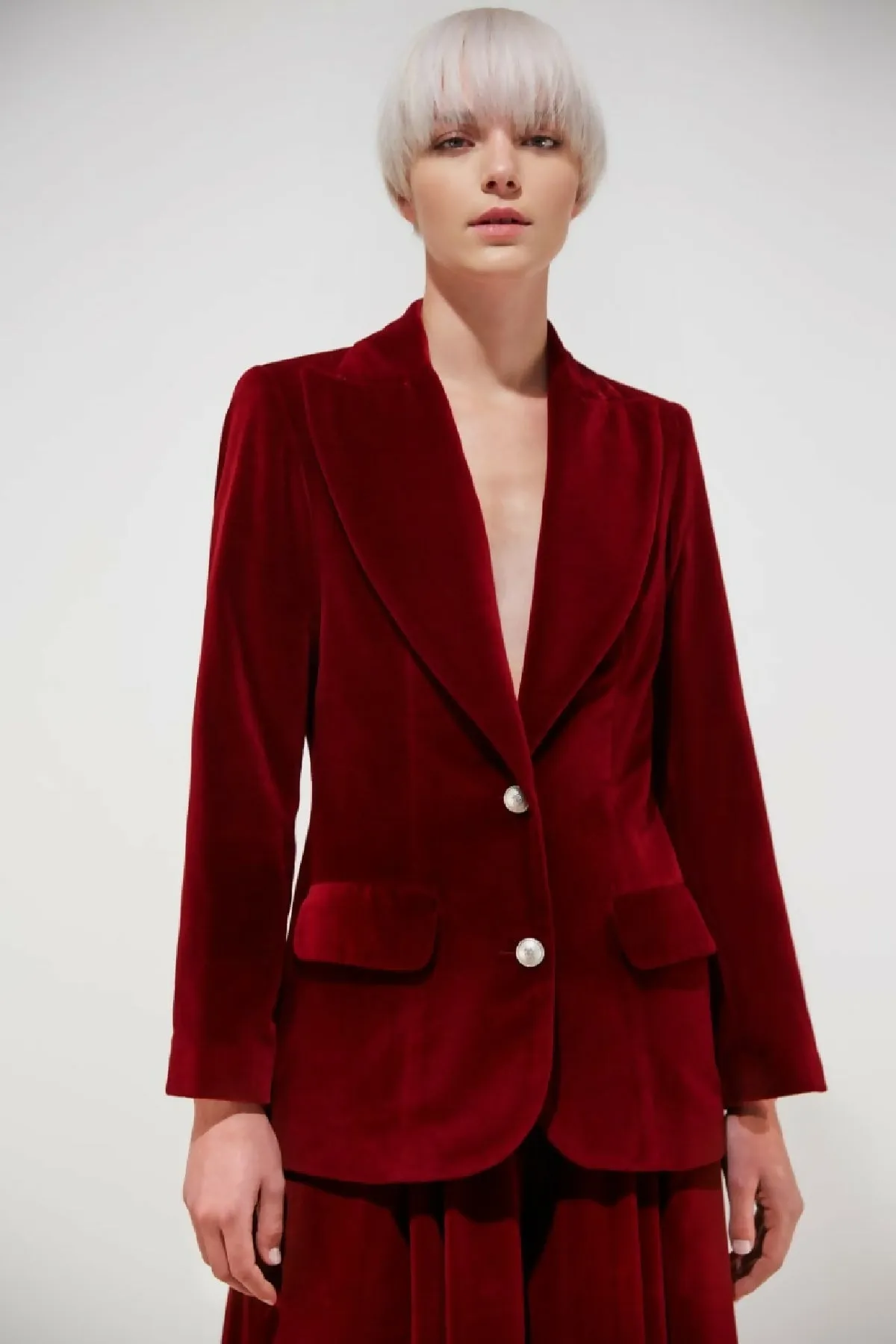 BURGUNDY VELVET NOBILITY