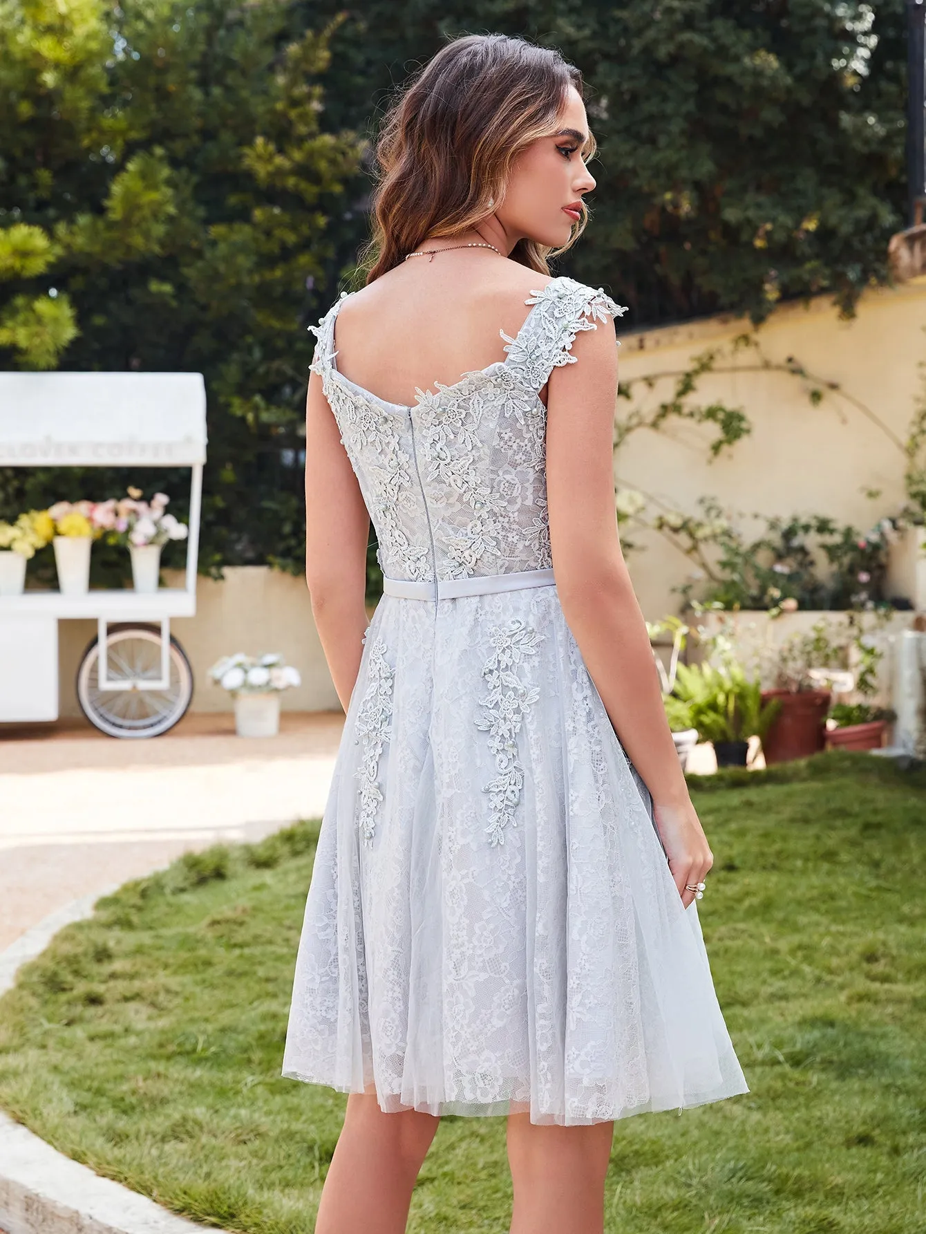 Elegant A-Line Scoop Sleeveless Lace Prom Dresses