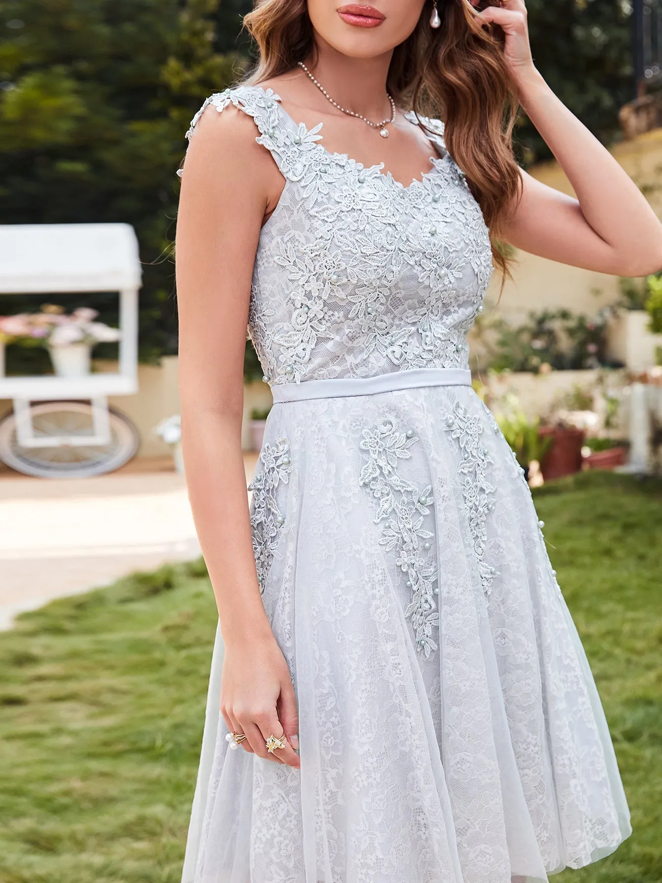 Elegant A-Line Scoop Sleeveless Lace Prom Dresses