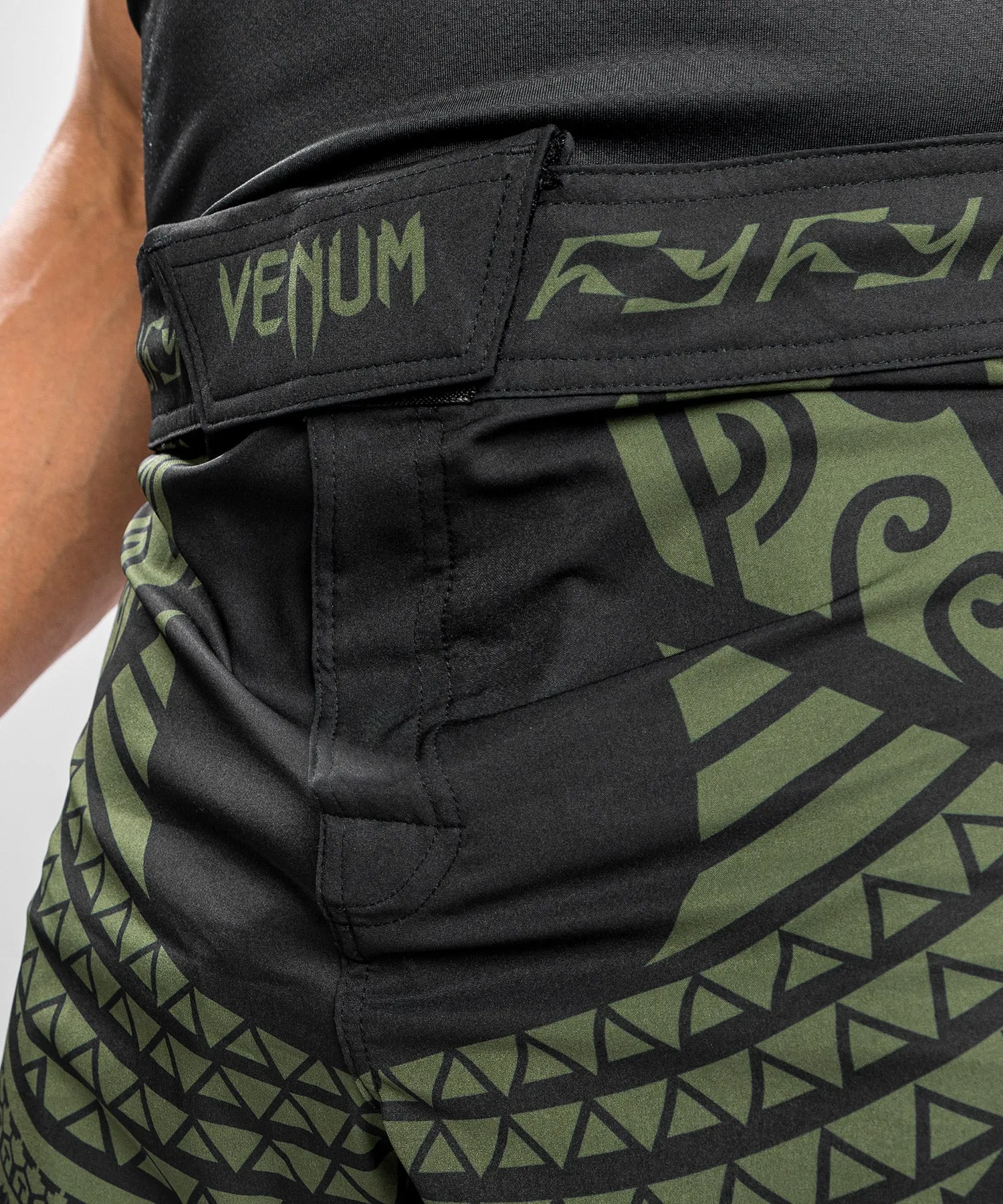 Venum Nakahi Fightshort - Black/Khaki